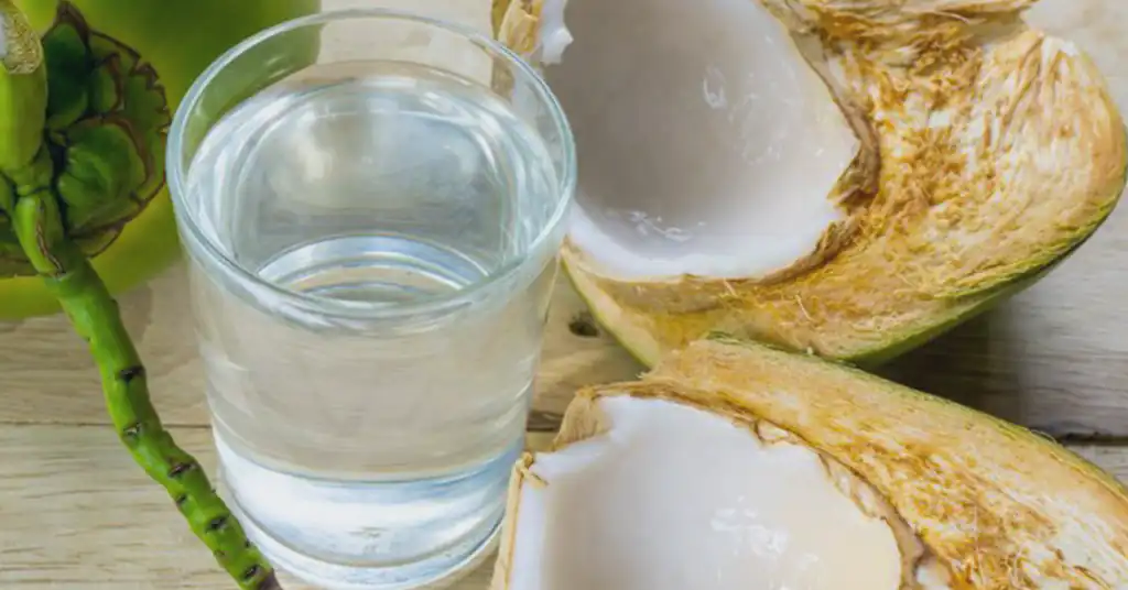 7. Air Kelapa untuk Penyembuhan Semula Jadi